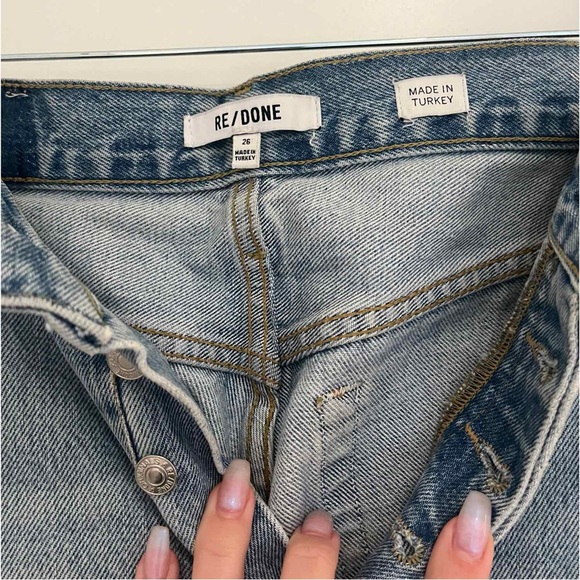Re/Done 90s High Rise Loose Jeans in Light Worn 7 - Picture 3 of 5